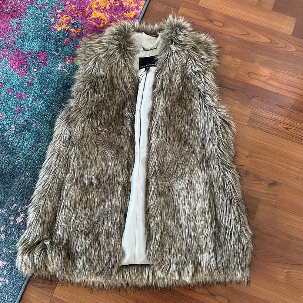 NEW Banana Republic faux fur vest
